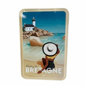 Assortiment palets bretons et galettes bretonne dans une boite métallique souvenir de Bretagne biscuits traditionnel au beurre salé.
