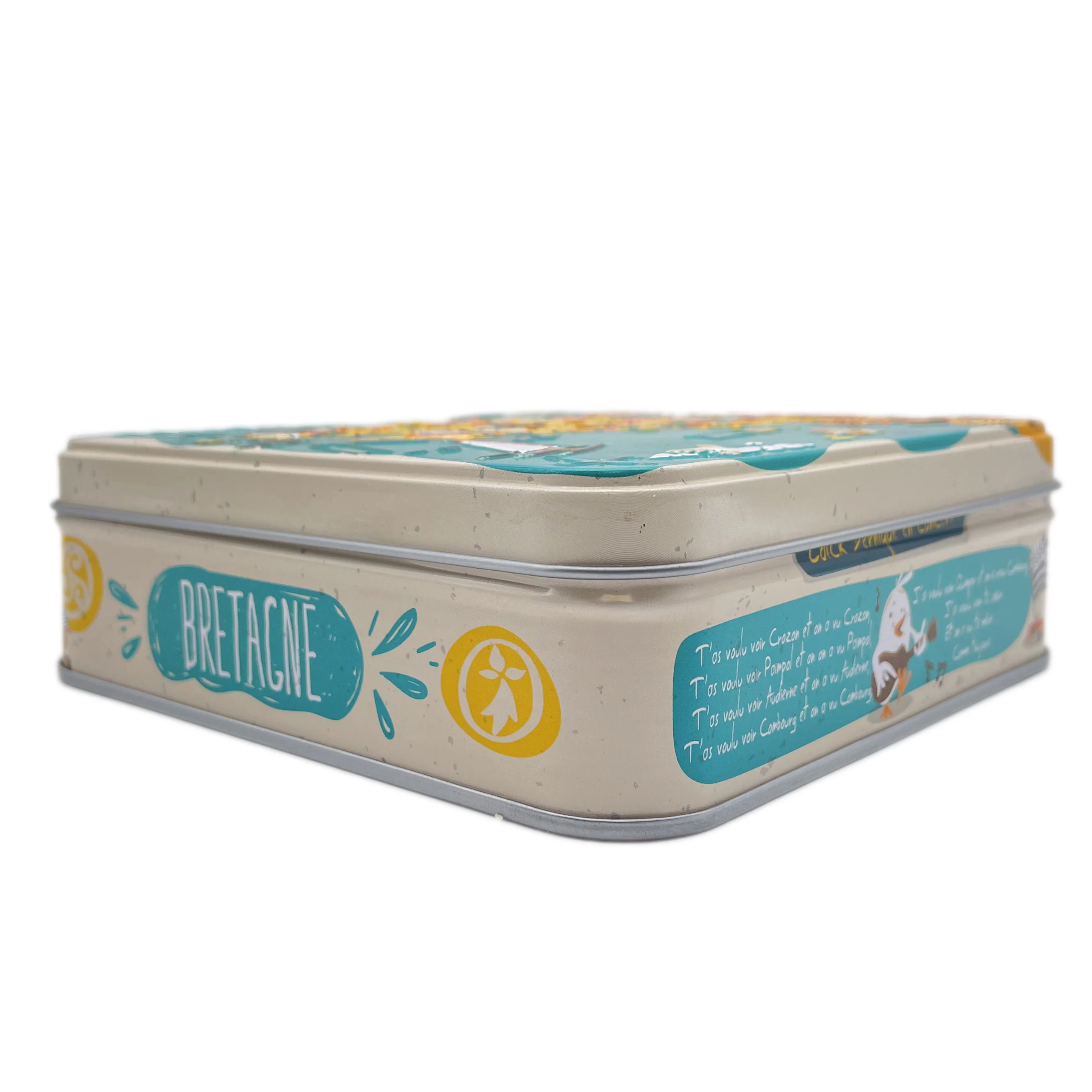 Assortiment palets bretons et galettes bretonne dans une boite métallique souvenir de Bretagne biscuits traditionnel au beurre salé.